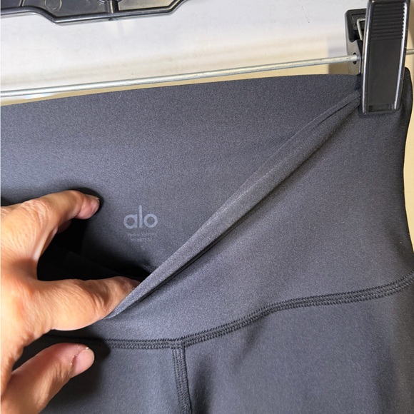 Alo black airbrush leggings Sz s - Picture 3 of 3